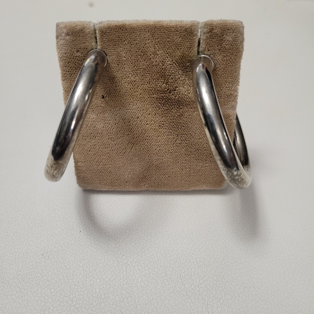 Vintage Unsigned Silver Tone Thick Tubular Hoop Drop Dangle Clip On Earrings‎